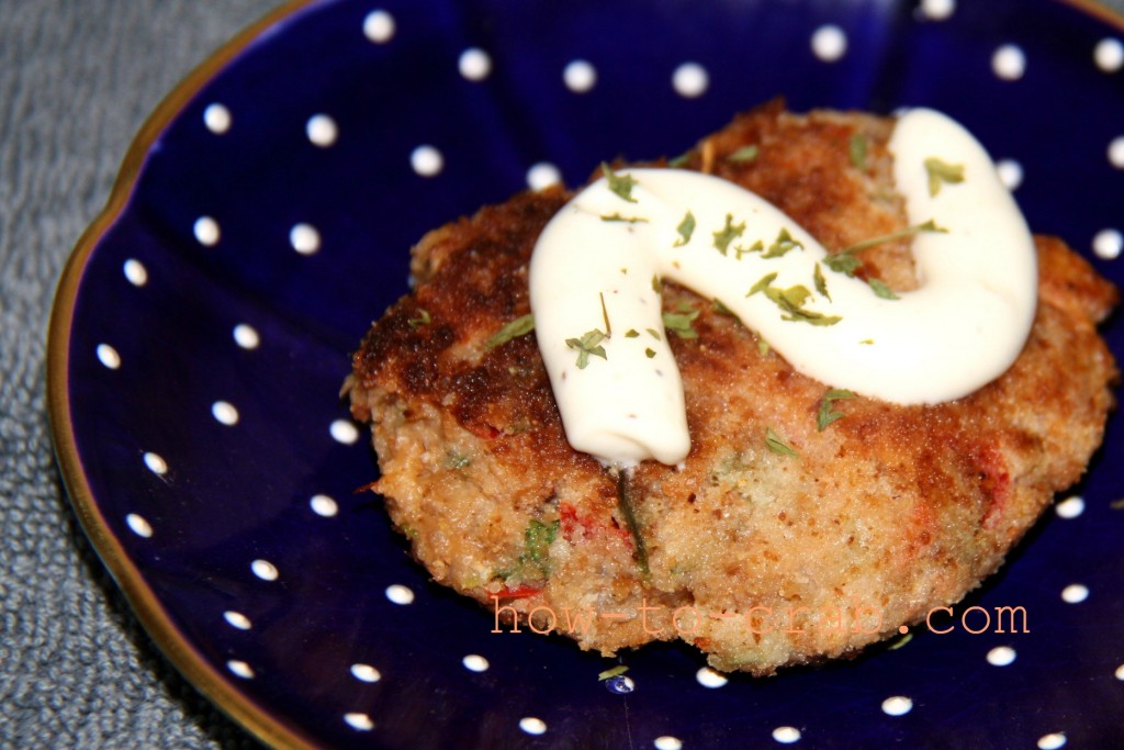 Easy crab cakes with some aioli sauce on top.